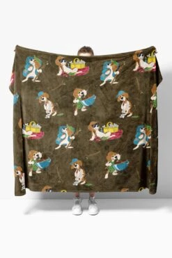 Nature Pup Oversized Throw/Blanket -Fashion Socks Store HH Nature Pup Blanket Brown Model
